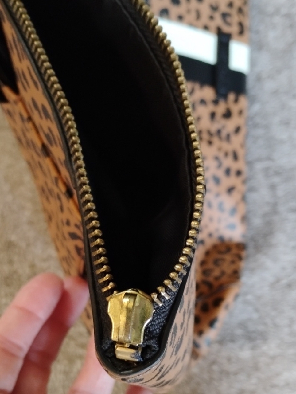 Fossil Rachel Tote Bag Animal Print Missing Zipper Pull - Picture 8 of 8